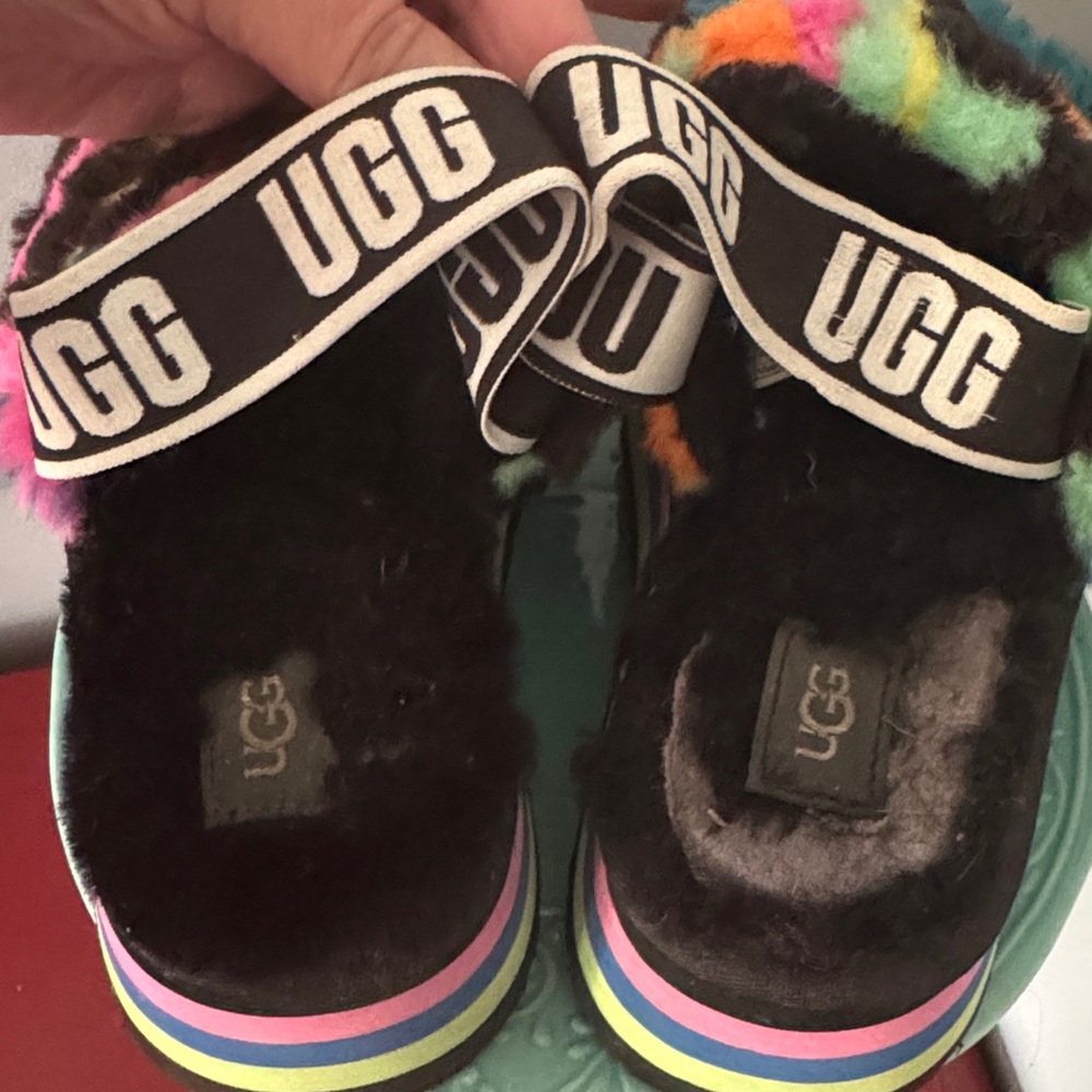 UGG Kids' Colorful Fluffy Slippers - Picture 7 of 7